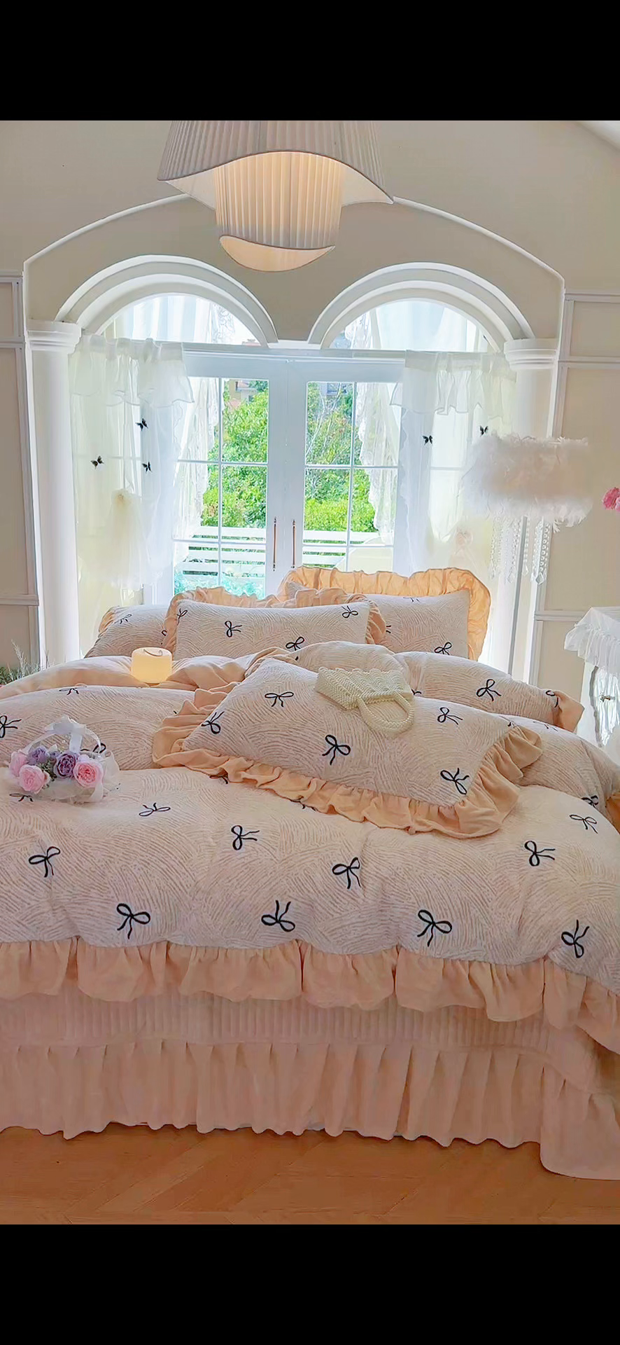 91家纺网 家纺一手货源 找家纺 芷卧 2025新款高克重雕花牛奶绒夹棉床盖款四件套 初次邂逅