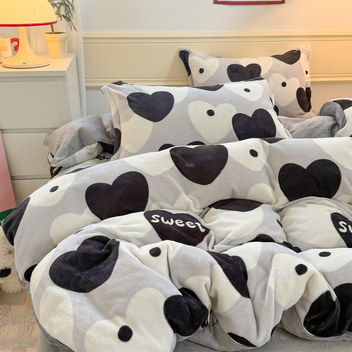 91家纺网 家纺一手货源 找家纺 （总）艾特你 2025新款小清新高克重加厚牛奶绒印花四件套--风格二小窝图