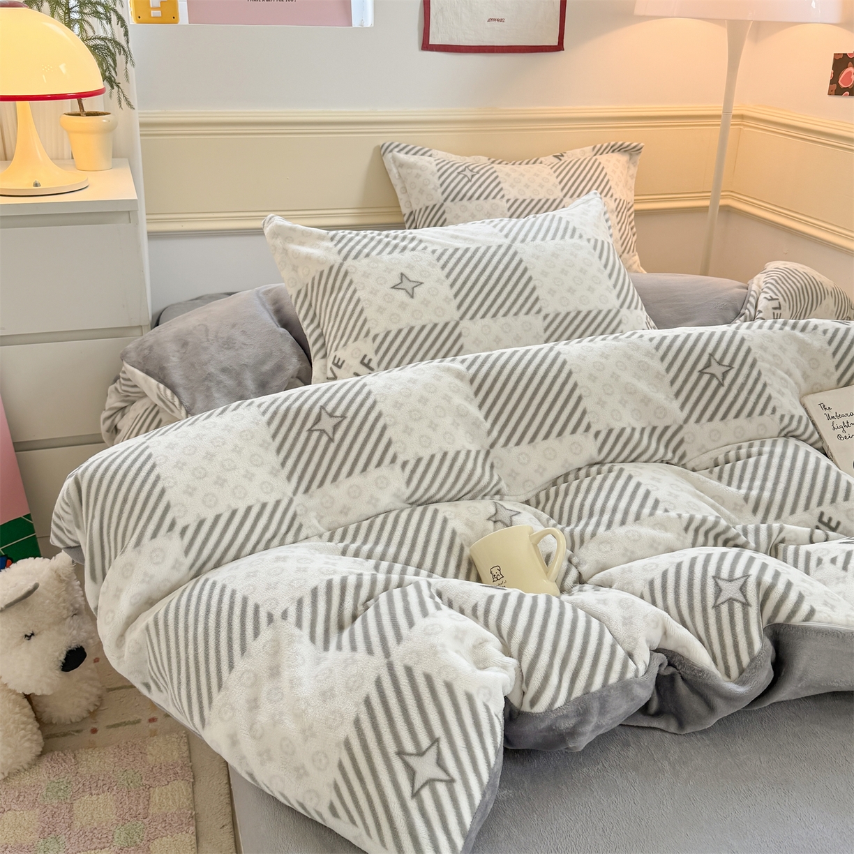 91家纺网 家纺一手货源 找家纺 艾特你 2025新款小清新高克重加厚牛奶绒印花四件套--风格二小窝图 竹笙