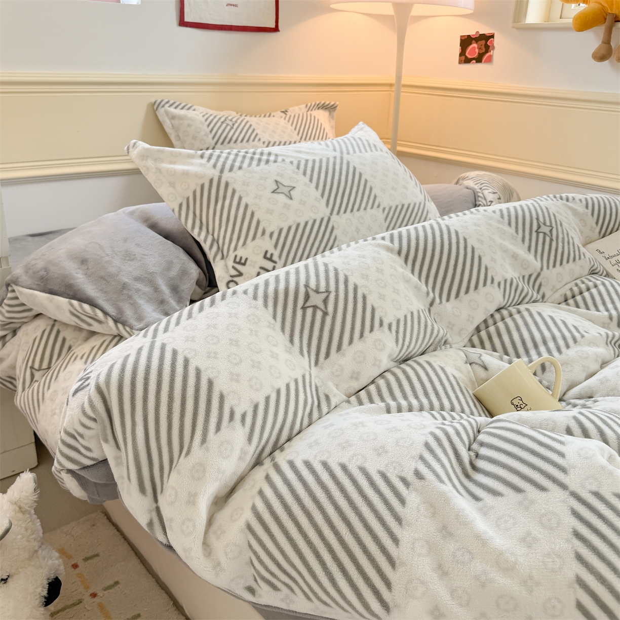 91家纺网 家纺一手货源 找家纺 艾特你 2025新款小清新高克重加厚牛奶绒印花四件套--风格二小窝图 竹笙