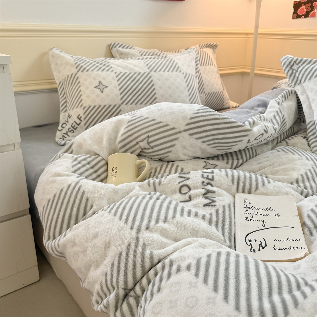 91家纺网 家纺一手货源 找家纺 艾特你 2025新款小清新高克重加厚牛奶绒印花四件套--风格二小窝图 竹笙