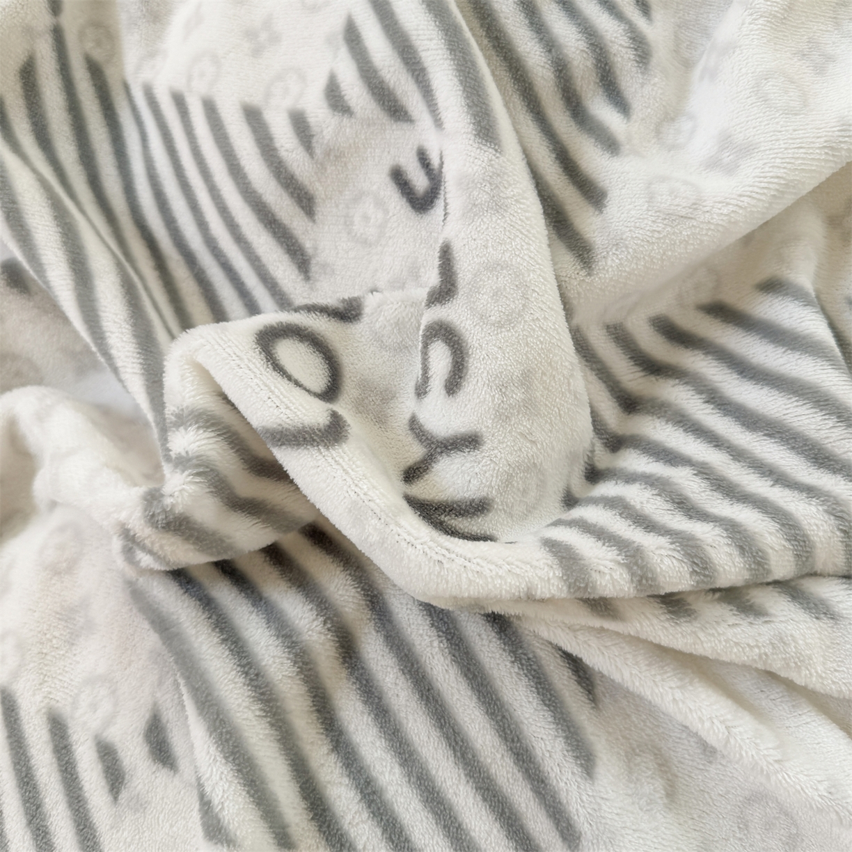 91家纺网 家纺一手货源 找家纺 艾特你 2025新款小清新高克重加厚牛奶绒印花四件套--风格二小窝图 竹笙