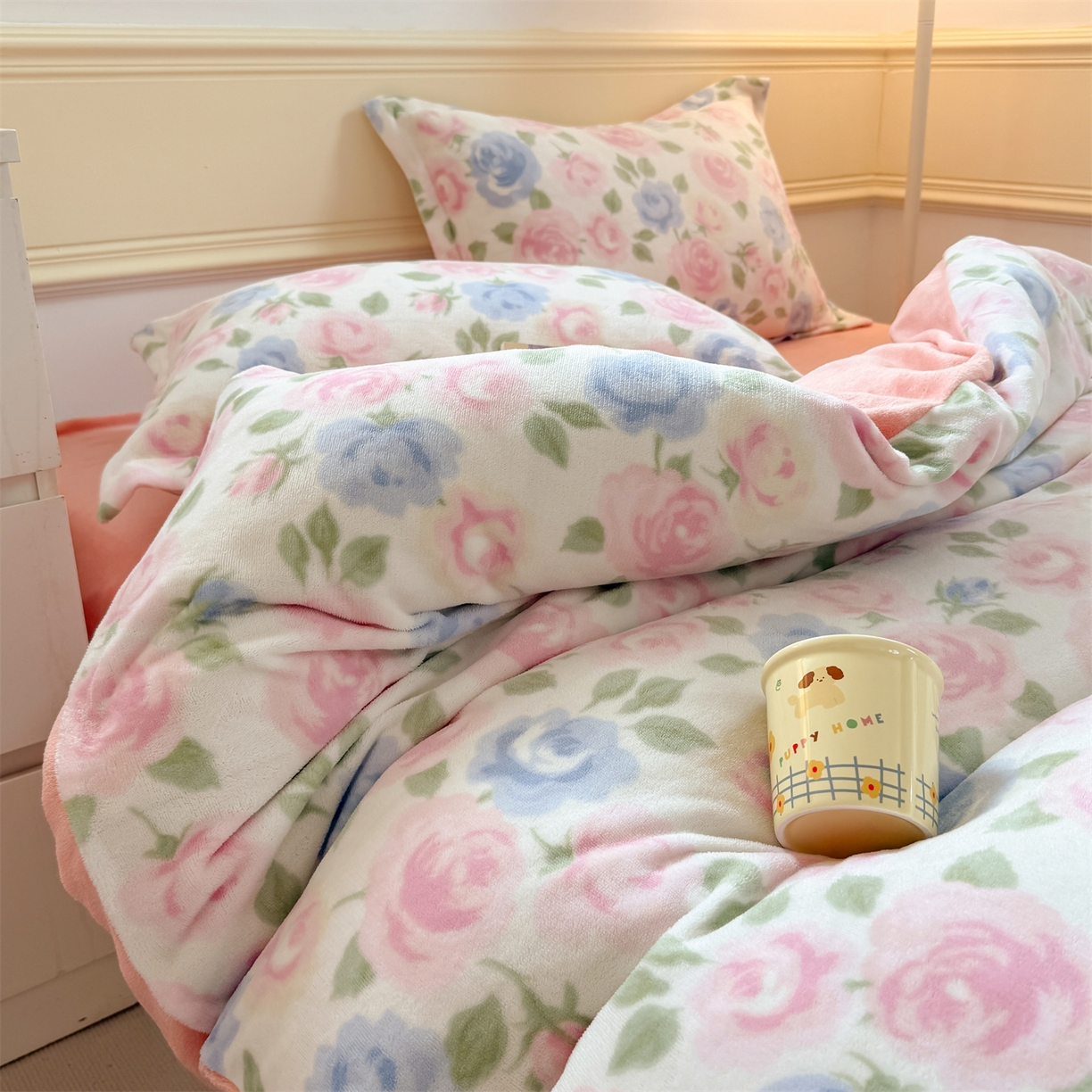 91家纺网 家纺一手货源 找家纺 艾特你 2025新款小清新高克重加厚牛奶绒印花四件套--风格二小窝图 白月光