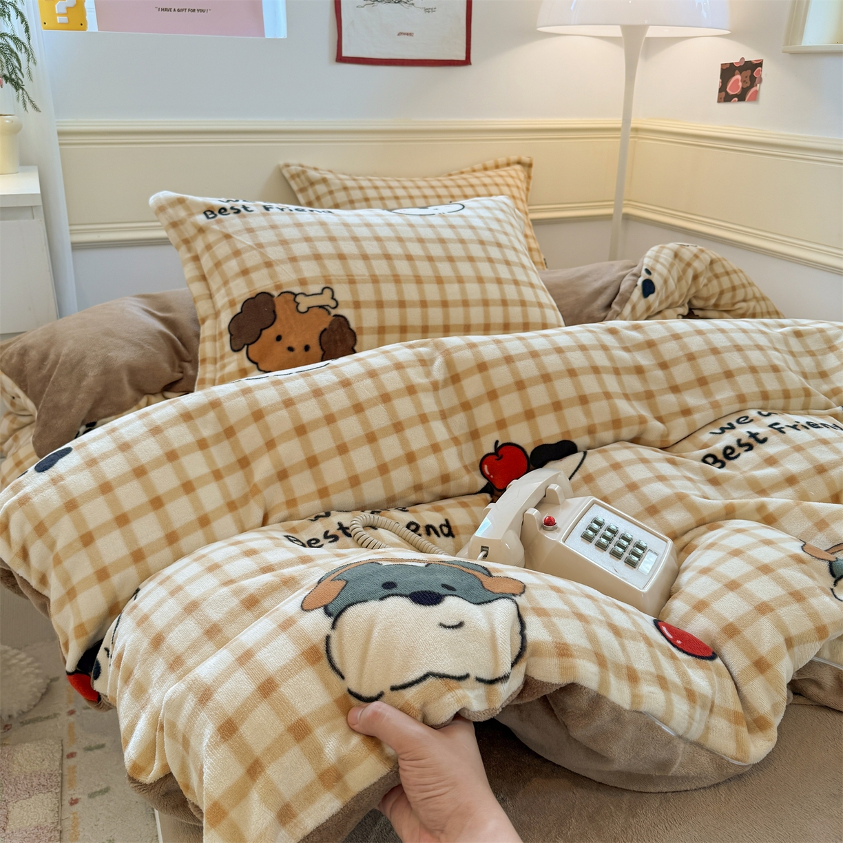 91家纺网 家纺一手货源 找家纺 艾特你 2025新款小清新高克重加厚牛奶绒印花四件套--风格二小窝图 班尼家族