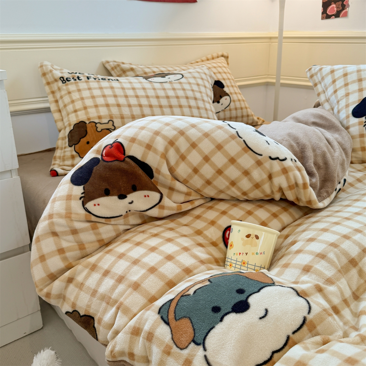 91家纺网 家纺一手货源 找家纺 艾特你 2025新款小清新高克重加厚牛奶绒印花四件套--风格二小窝图 班尼家族