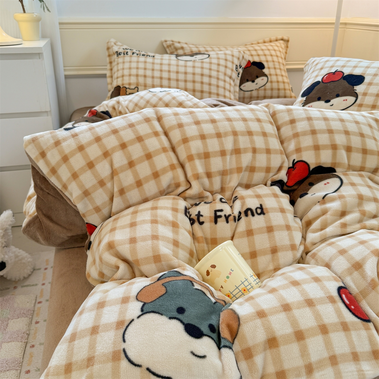 91家纺网 家纺一手货源 找家纺 艾特你 2025新款小清新高克重加厚牛奶绒印花四件套--风格二小窝图 班尼家族