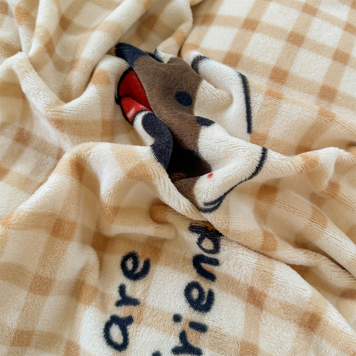 91家纺网 家纺一手货源 找家纺 艾特你 2025新款小清新高克重加厚牛奶绒印花四件套--风格二小窝图 班尼家族