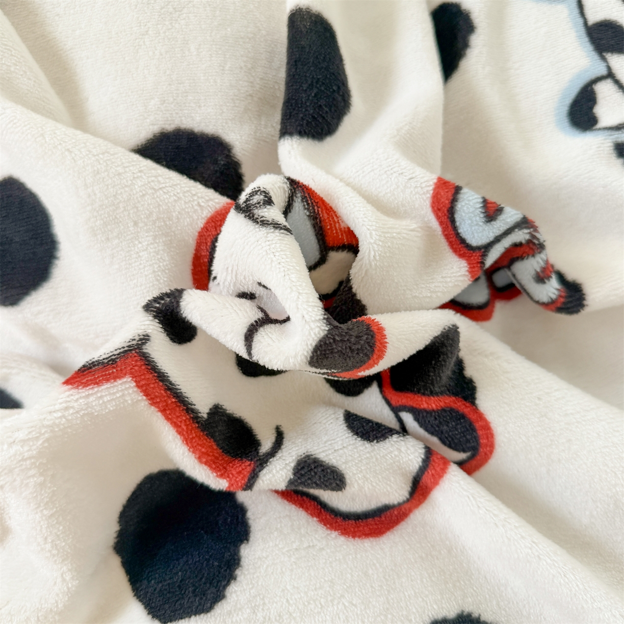 91家纺网 家纺一手货源 找家纺 艾特你 2025新款小清新高克重加厚牛奶绒印花四件套--风格二小窝图 波点小狗