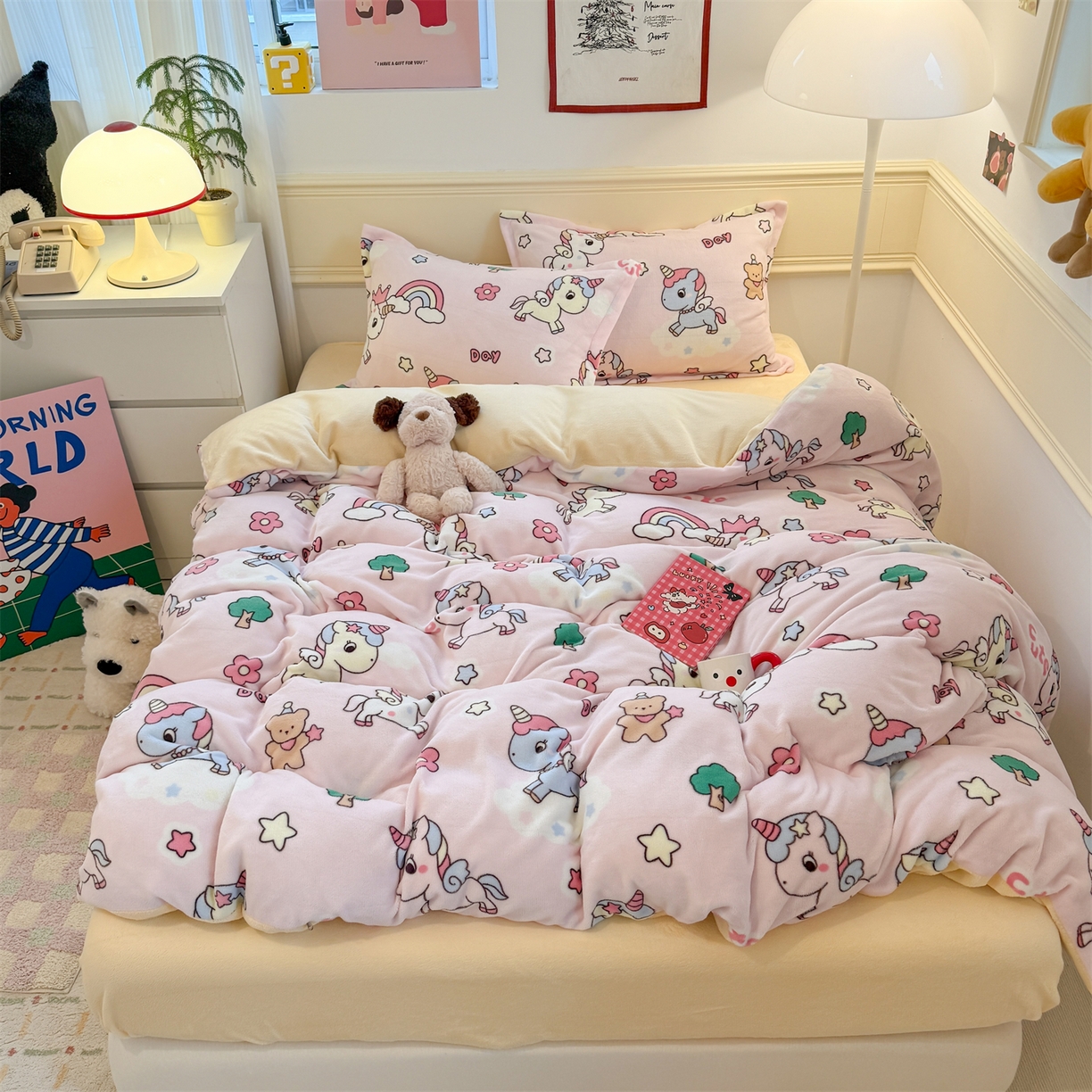 91家纺网 家纺一手货源 找家纺 艾特你 2025新款小清新高克重加厚牛奶绒印花四件套--风格二小窝图 彩虹宝丽