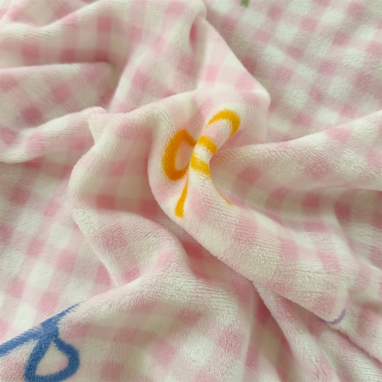 91家纺网 家纺一手货源 找家纺 艾特你 2025新款小清新高克重加厚牛奶绒印花四件套--风格二小窝图 彩色物语红