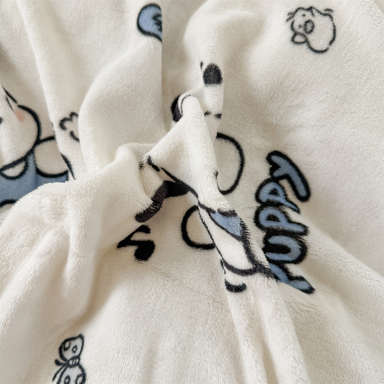 91家纺网 家纺一手货源 找家纺 艾特你 2025新款小清新高克重加厚牛奶绒印花四件套--风格二小窝图 大耳狗