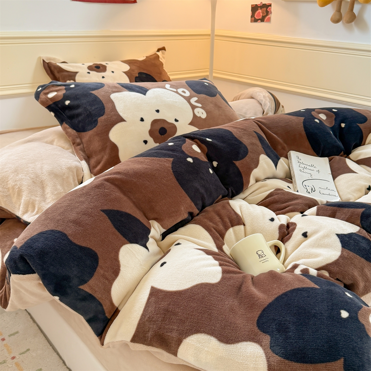 91家纺网 家纺一手货源 找家纺 艾特你 2025新款小清新高克重加厚牛奶绒印花四件套--风格二小窝图 繁花物语