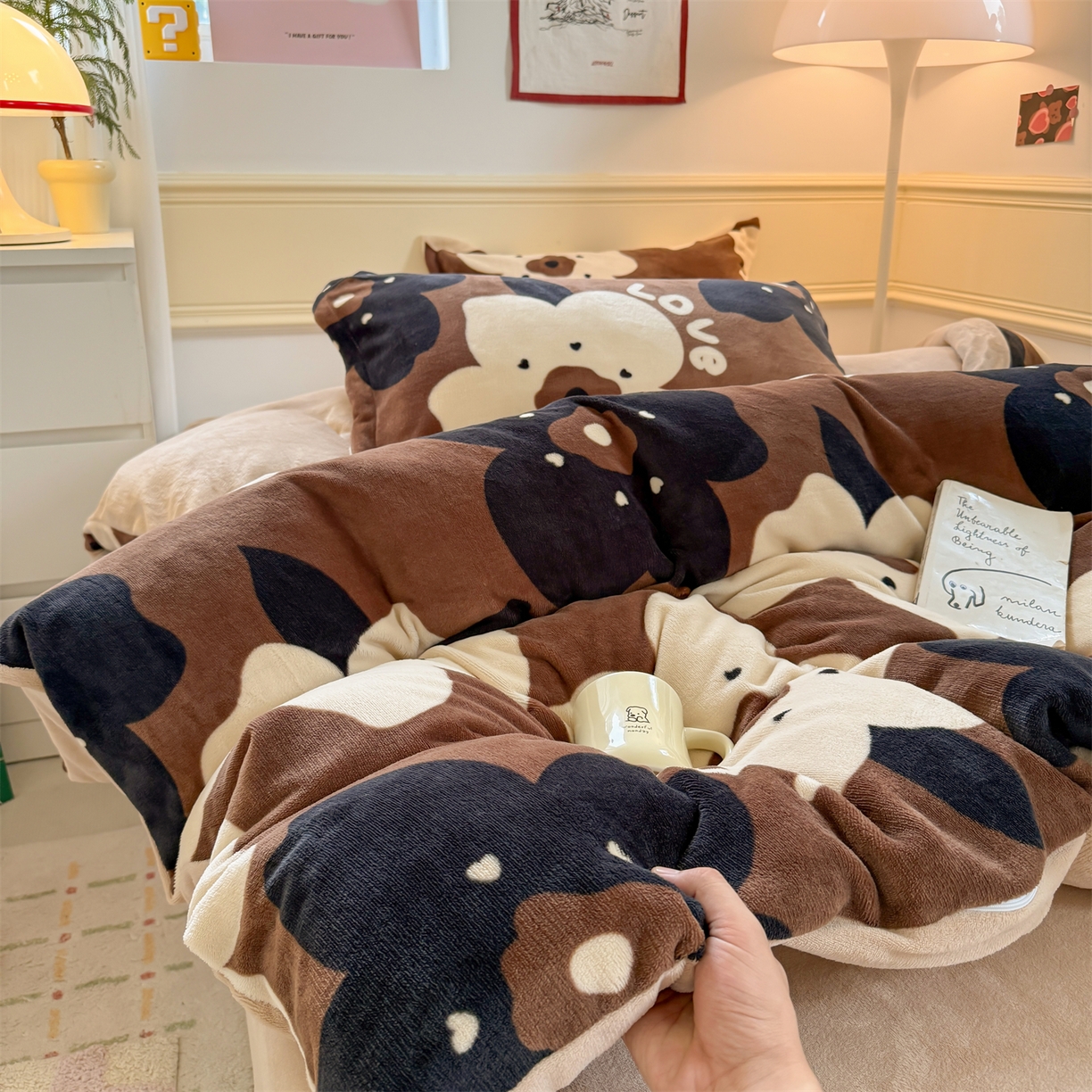 91家纺网 家纺一手货源 找家纺 艾特你 2025新款小清新高克重加厚牛奶绒印花四件套--风格二小窝图 繁花物语