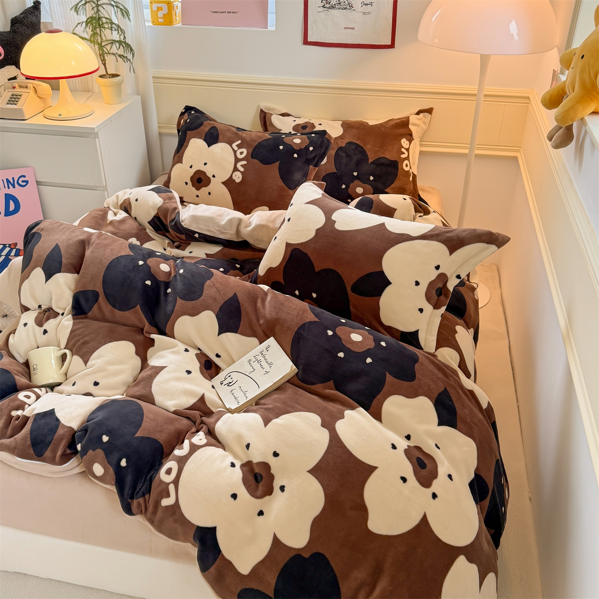 91家纺网 家纺一手货源 找家纺 艾特你 2025新款小清新高克重加厚牛奶绒印花四件套--风格二小窝图 繁花物语