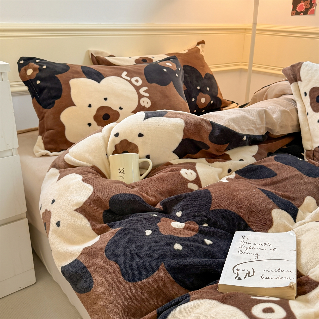 91家纺网 家纺一手货源 找家纺 艾特你 2025新款小清新高克重加厚牛奶绒印花四件套--风格二小窝图 繁花物语