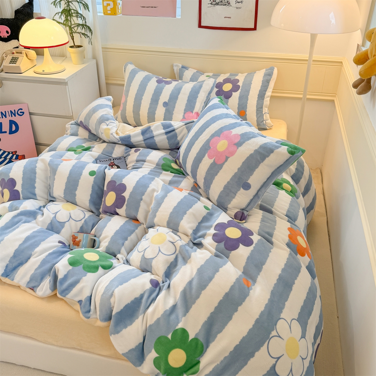 91家纺网 家纺一手货源 找家纺 艾特你 2025新款小清新高克重加厚牛奶绒印花四件套--风格二小窝图 花田初夏