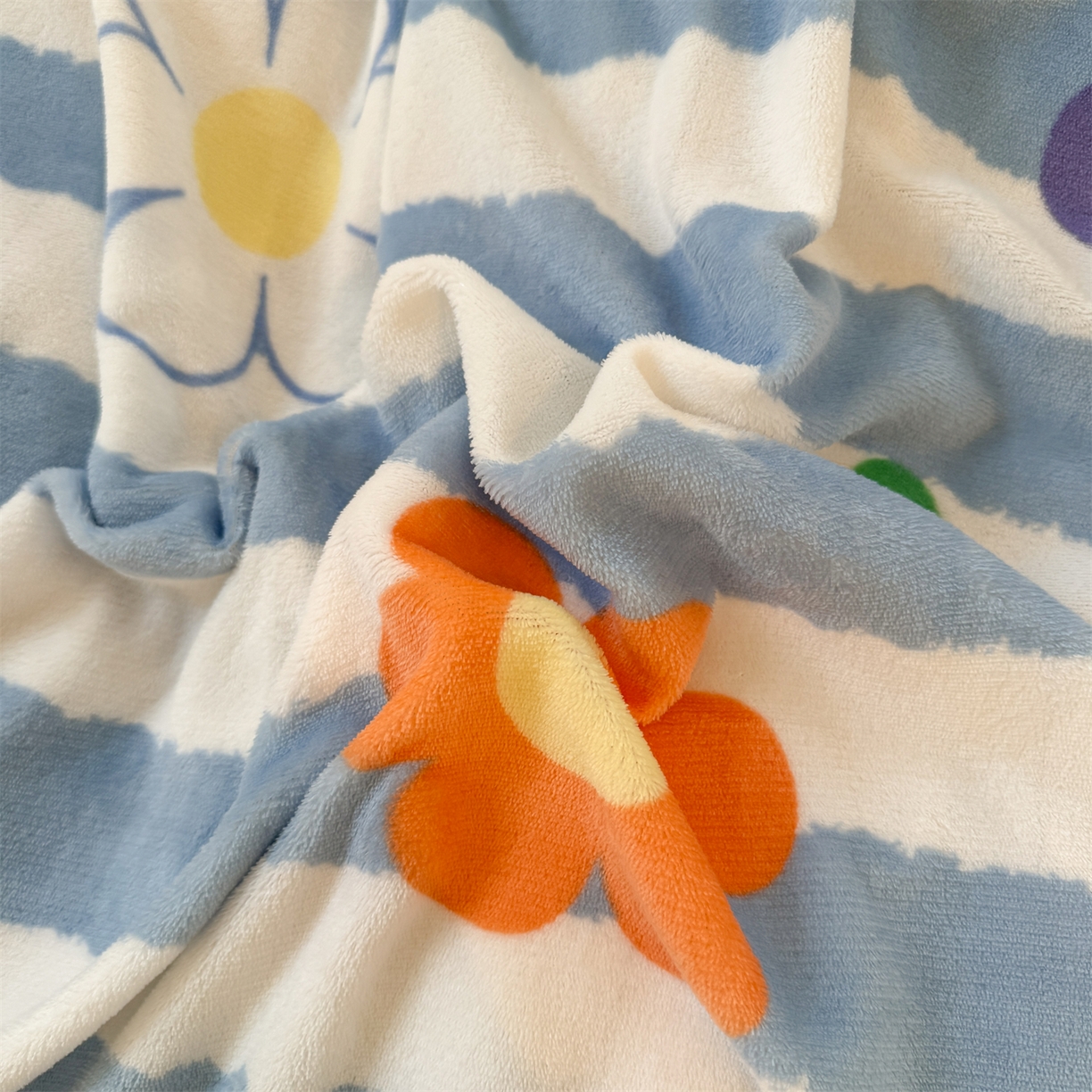 91家纺网 家纺一手货源 找家纺 艾特你 2025新款小清新高克重加厚牛奶绒印花四件套--风格二小窝图 花田初夏