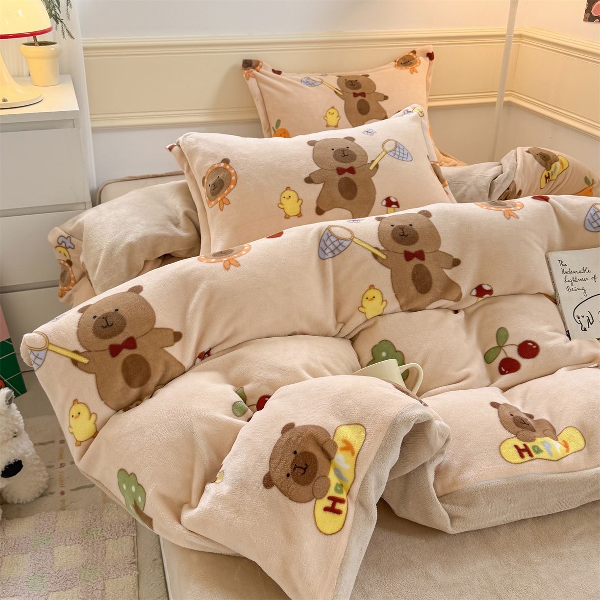 91家纺网 家纺一手货源 找家纺 艾特你 2025新款小清新高克重加厚牛奶绒印花四件套--风格二小窝图 橘子卡皮