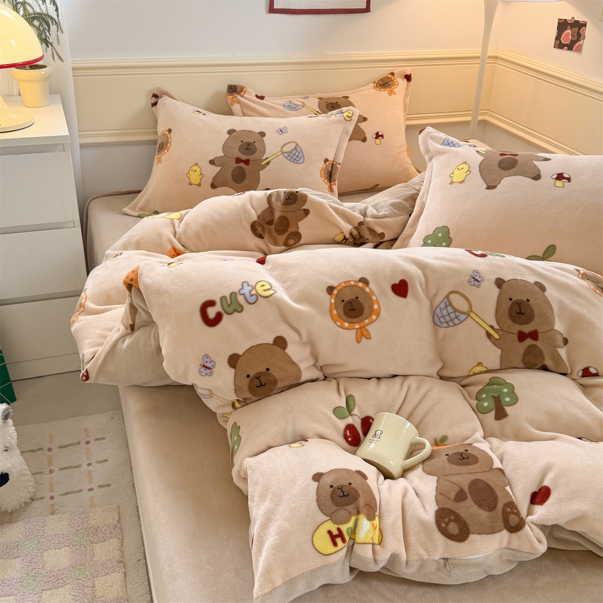 91家纺网 家纺一手货源 找家纺 艾特你 2025新款小清新高克重加厚牛奶绒印花四件套--风格二小窝图 橘子卡皮