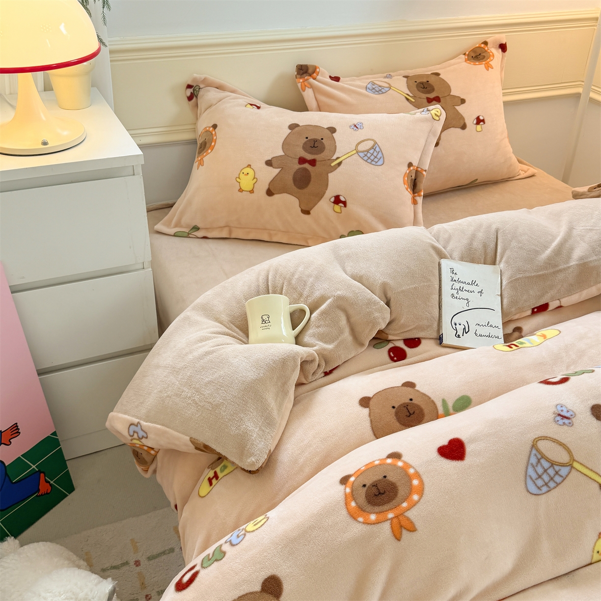 91家纺网 家纺一手货源 找家纺 艾特你 2025新款小清新高克重加厚牛奶绒印花四件套--风格二小窝图 橘子卡皮