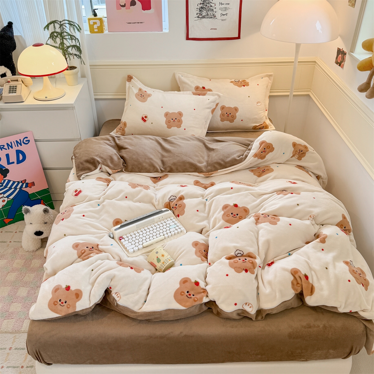 91家纺网 家纺一手货源 找家纺 艾特你 2025新款小清新高克重加厚牛奶绒印花四件套--风格二小窝图 卡贝拉