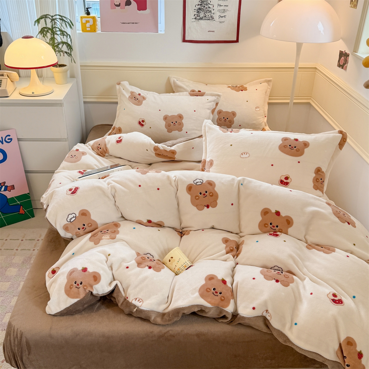 91家纺网 家纺一手货源 找家纺 艾特你 2025新款小清新高克重加厚牛奶绒印花四件套--风格二小窝图 卡贝拉