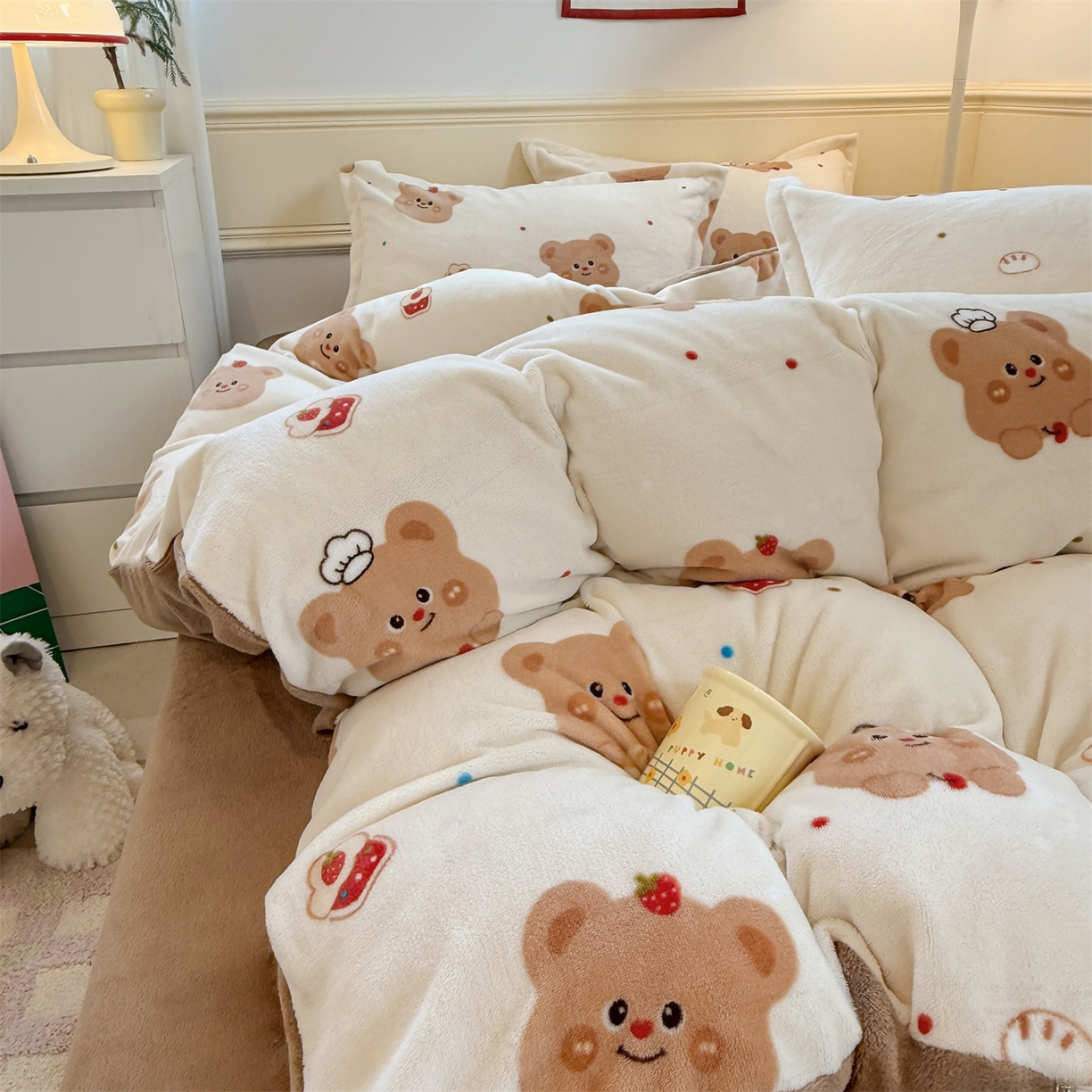 91家纺网 家纺一手货源 找家纺 艾特你 2025新款小清新高克重加厚牛奶绒印花四件套--风格二小窝图 卡贝拉