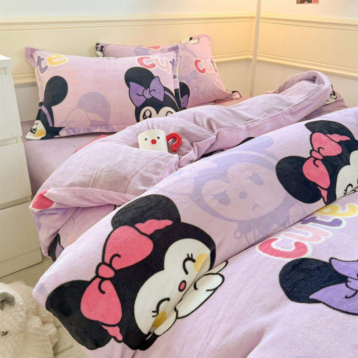 91家纺网 家纺一手货源 找家纺 艾特你 2025新款小清新高克重加厚牛奶绒印花四件套--风格二小窝图 库米洛