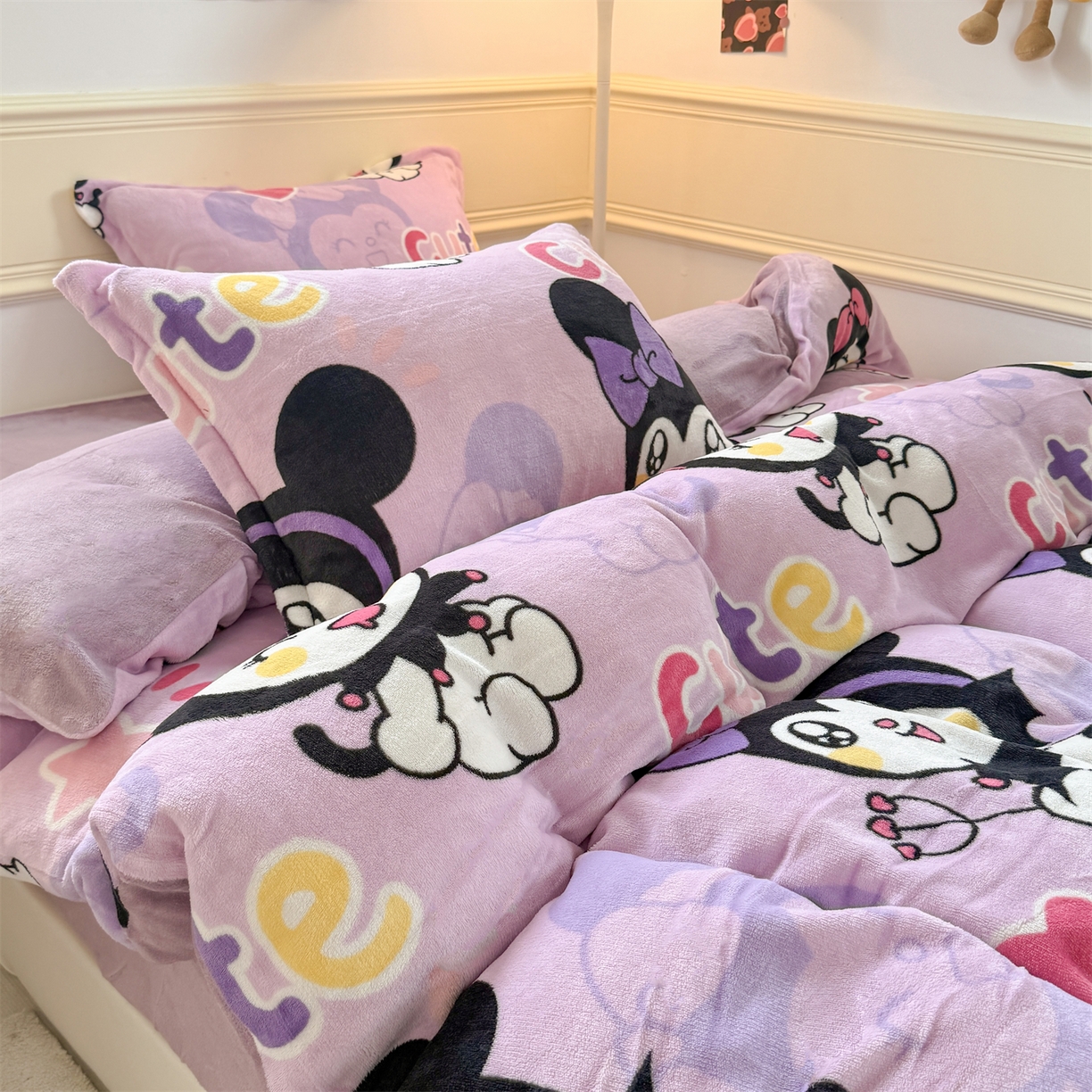 91家纺网 家纺一手货源 找家纺 艾特你 2025新款小清新高克重加厚牛奶绒印花四件套--风格二小窝图 库米洛