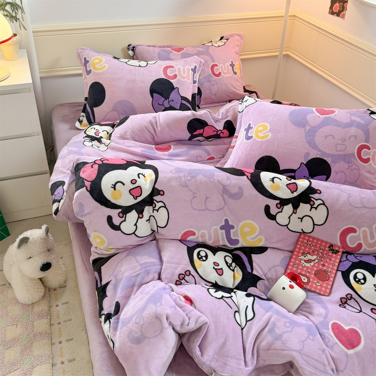 91家纺网 家纺一手货源 找家纺 艾特你 2025新款小清新高克重加厚牛奶绒印花四件套--风格二小窝图 库米洛