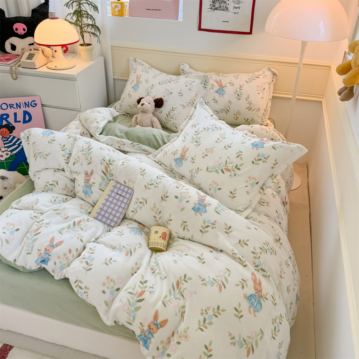 91家纺网 家纺一手货源 找家纺 艾特你 2025新款小清新高克重加厚牛奶绒印花四件套--风格二小窝图 秘密花园