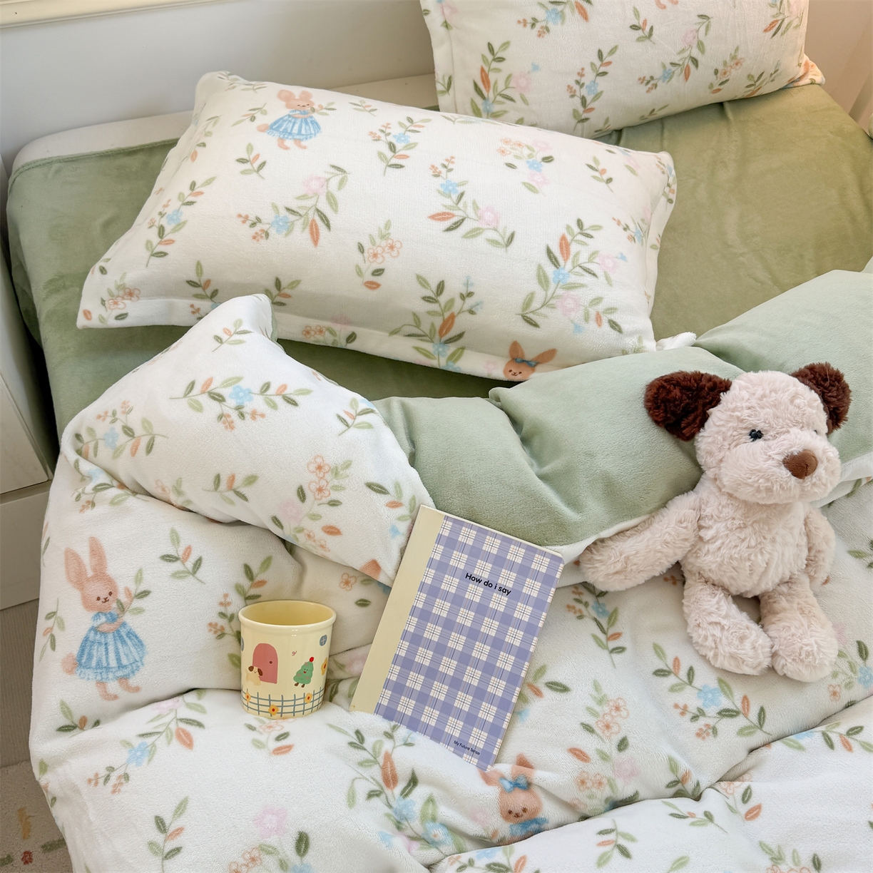 91家纺网 家纺一手货源 找家纺 艾特你 2025新款小清新高克重加厚牛奶绒印花四件套--风格二小窝图 秘密花园