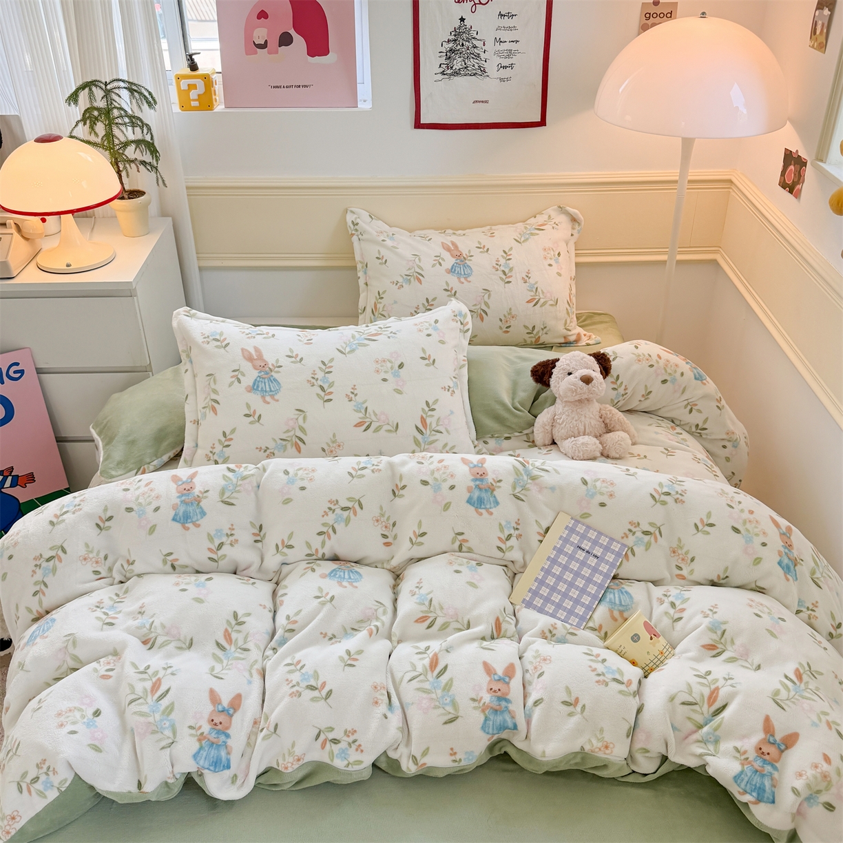 91家纺网 家纺一手货源 找家纺 艾特你 2025新款小清新高克重加厚牛奶绒印花四件套--风格二小窝图 秘密花园