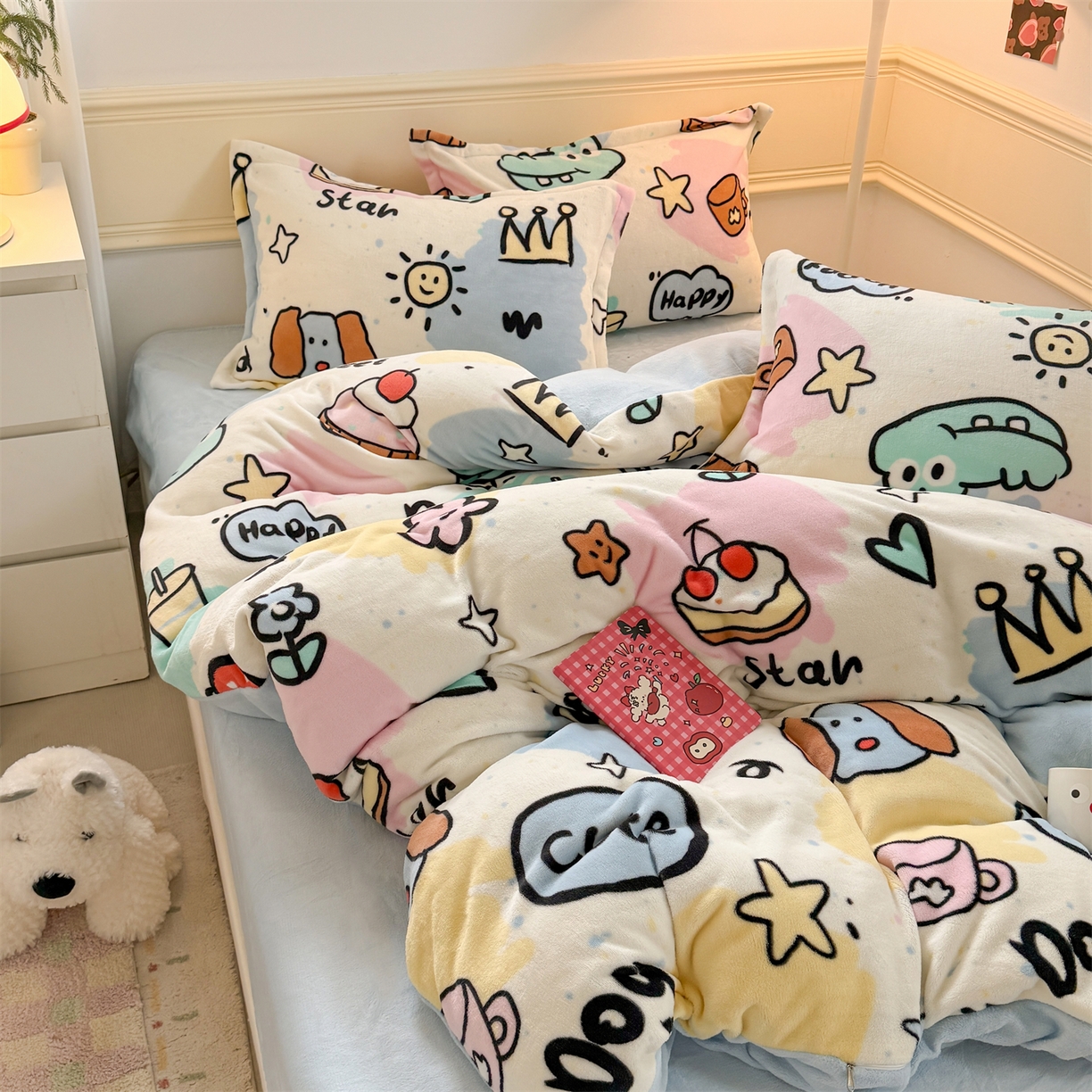 91家纺网 家纺一手货源 找家纺 艾特你 2025新款小清新高克重加厚牛奶绒印花四件套--风格二小窝图 七彩乐园