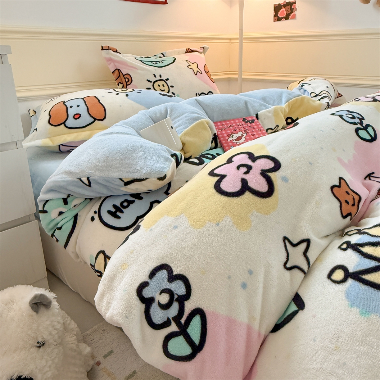 91家纺网 家纺一手货源 找家纺 艾特你 2025新款小清新高克重加厚牛奶绒印花四件套--风格二小窝图 七彩乐园