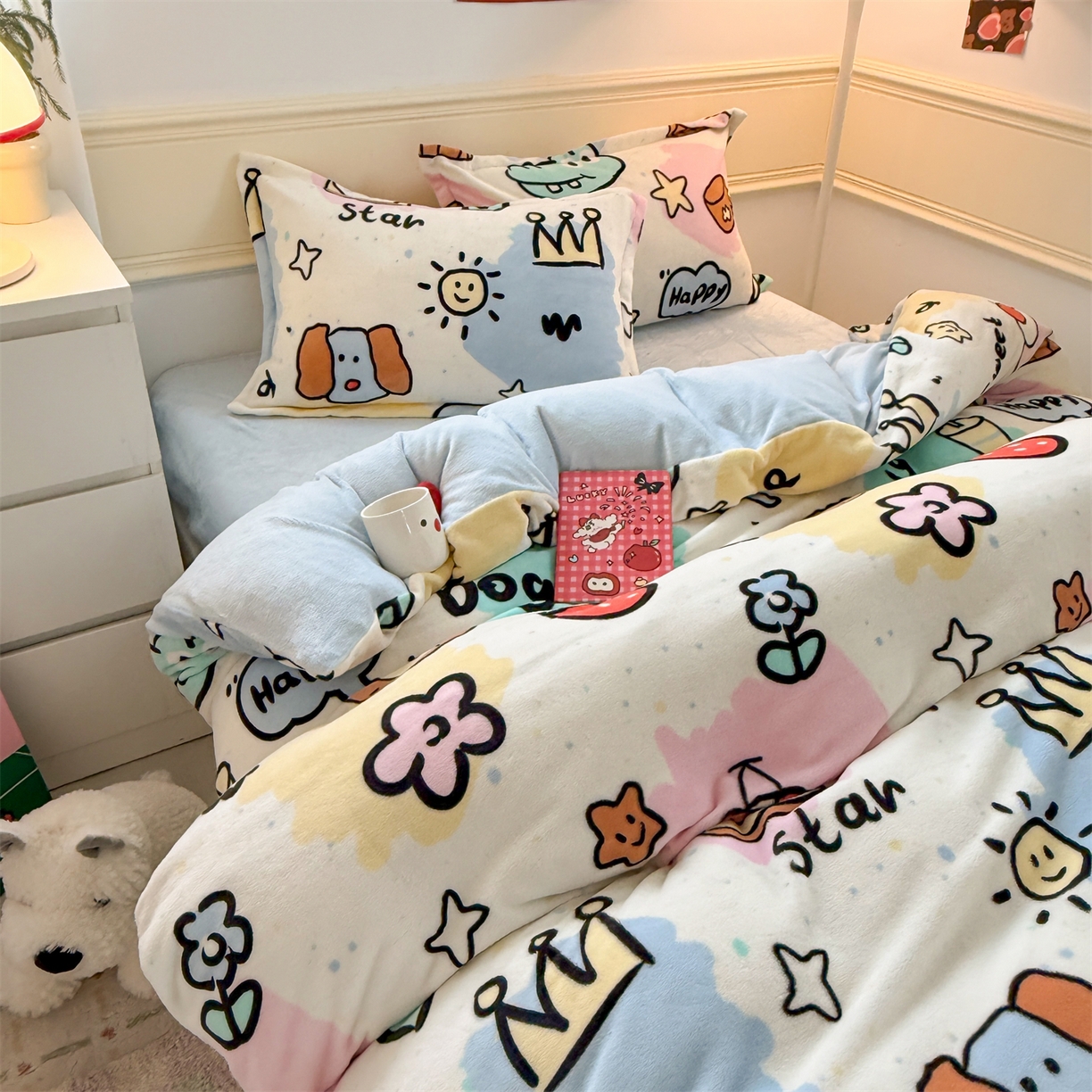 91家纺网 家纺一手货源 找家纺 艾特你 2025新款小清新高克重加厚牛奶绒印花四件套--风格二小窝图 七彩乐园