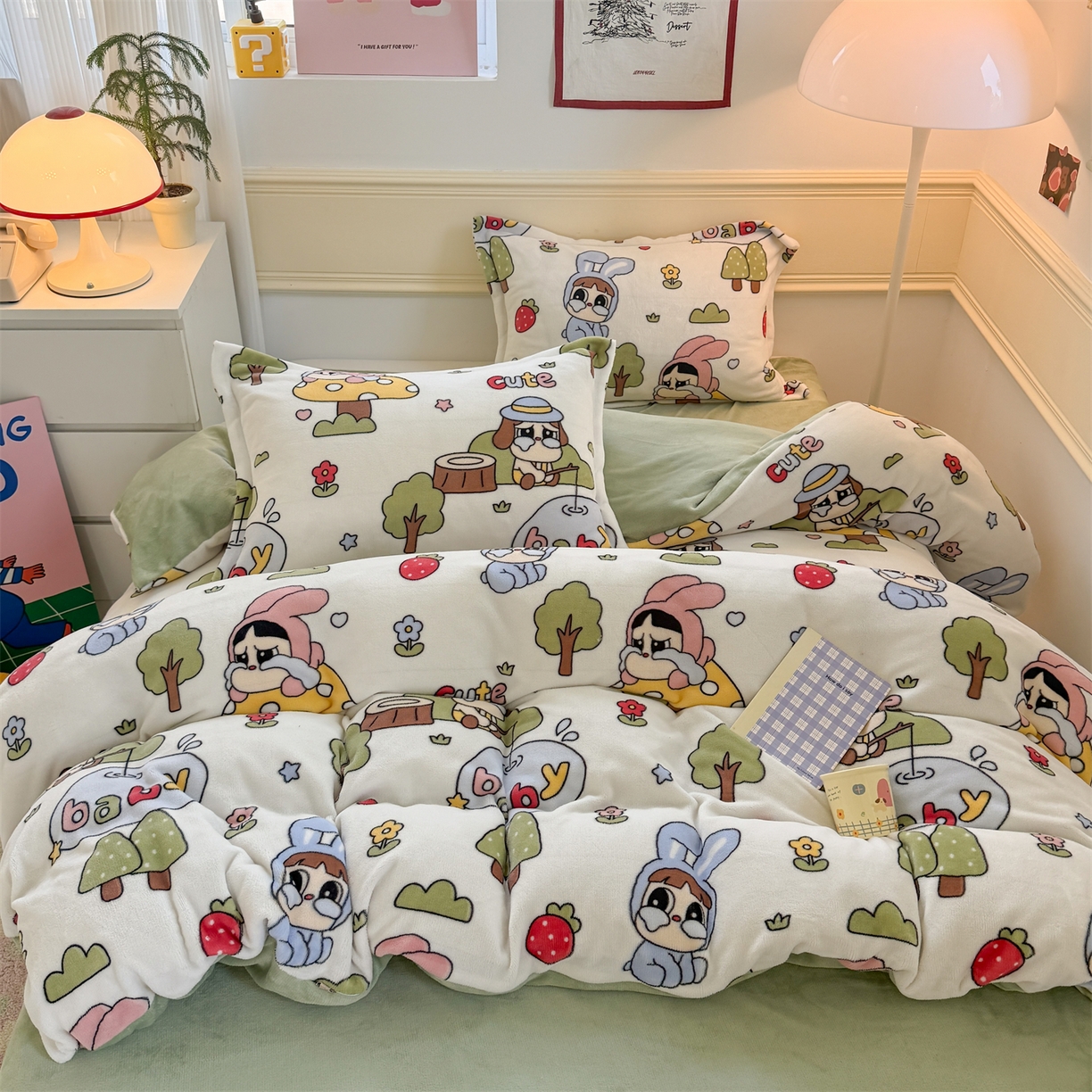 91家纺网 家纺一手货源 找家纺 艾特你 2025新款小清新高克重加厚牛奶绒印花四件套--风格二小窝图 森林小屋