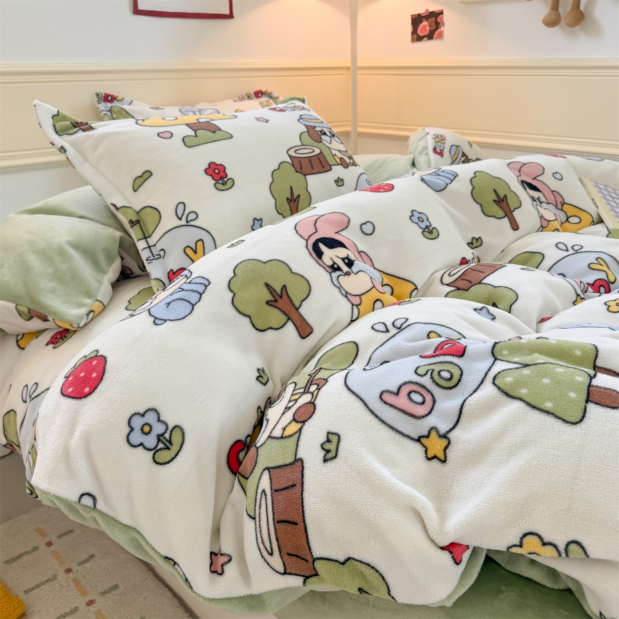 91家纺网 家纺一手货源 找家纺 艾特你 2025新款小清新高克重加厚牛奶绒印花四件套--风格二小窝图 森林小屋