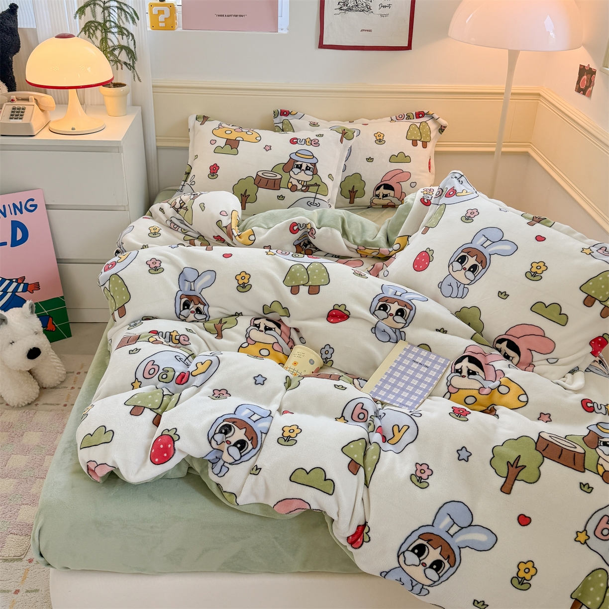 91家纺网 家纺一手货源 找家纺 艾特你 2025新款小清新高克重加厚牛奶绒印花四件套--风格二小窝图 森林小屋