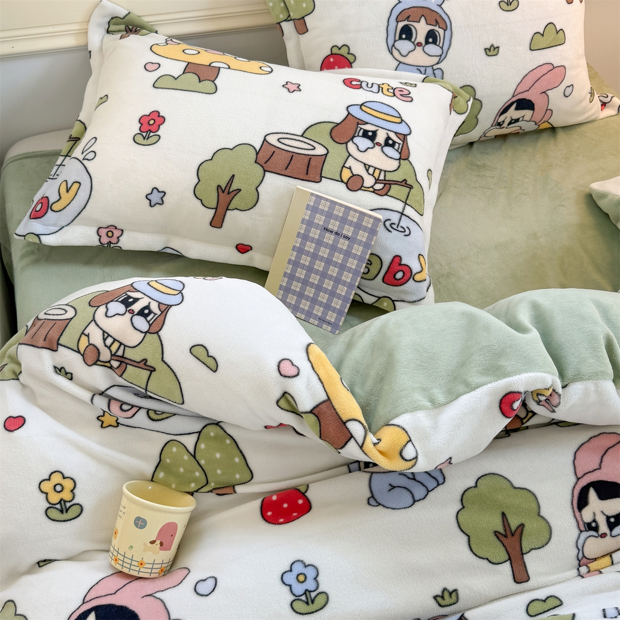 91家纺网 家纺一手货源 找家纺 艾特你 2025新款小清新高克重加厚牛奶绒印花四件套--风格二小窝图 森林小屋