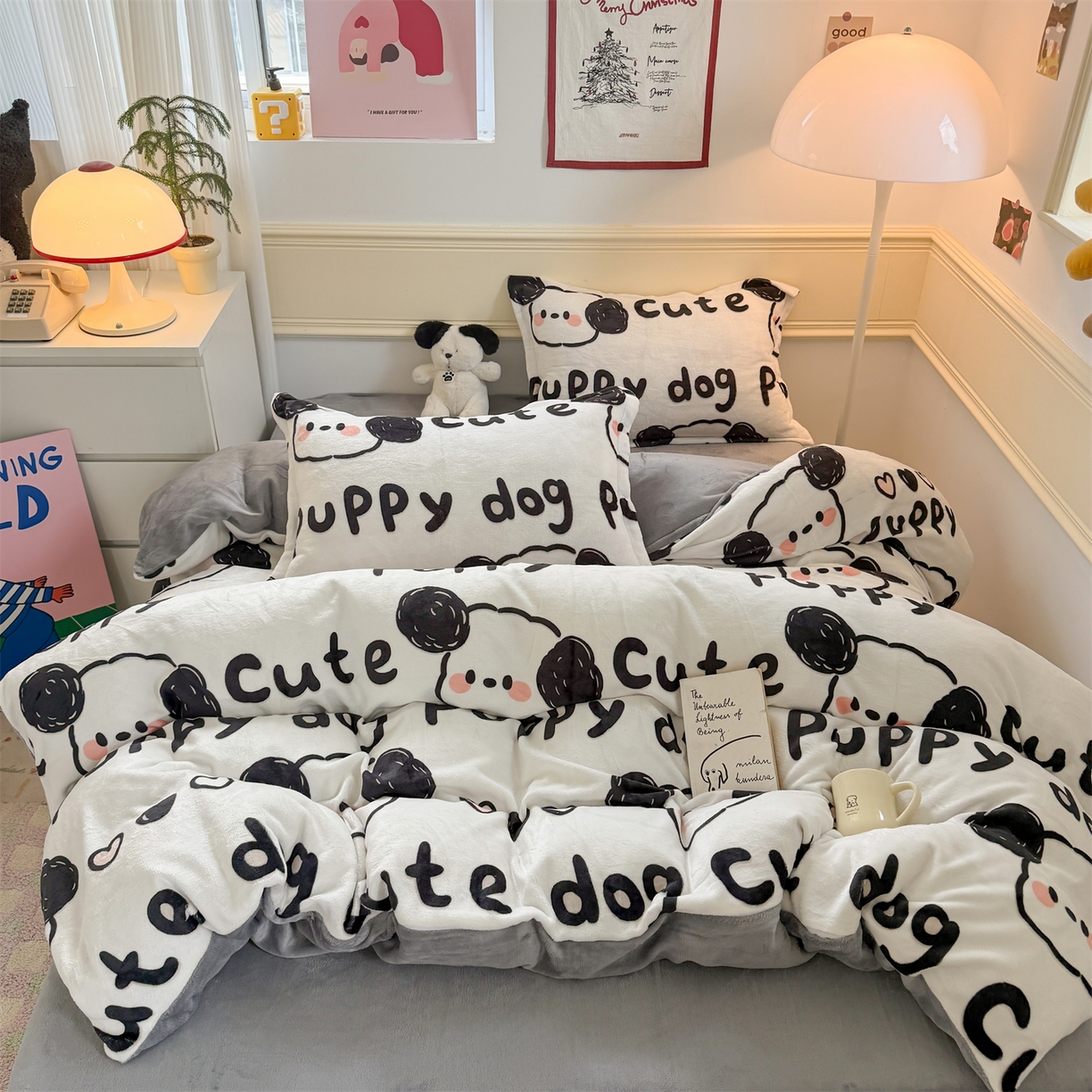 91家纺网 家纺一手货源 找家纺 艾特你 2025新款小清新高克重加厚牛奶绒印花四件套--风格二小窝图 线条狗