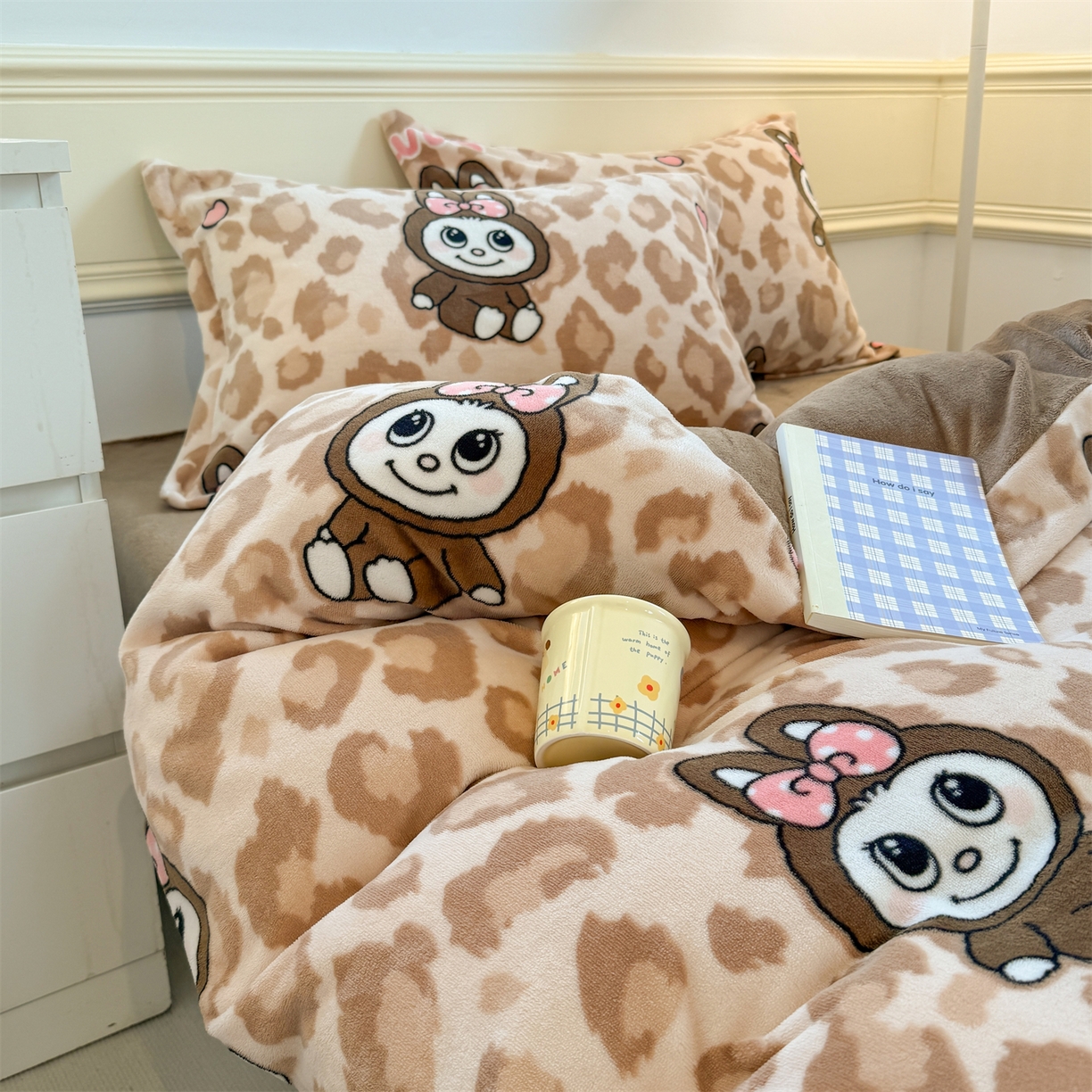 91家纺网 家纺一手货源 找家纺 艾特你 2025新款小清新高克重加厚牛奶绒印花四件套--风格二小窝图 幸运布布