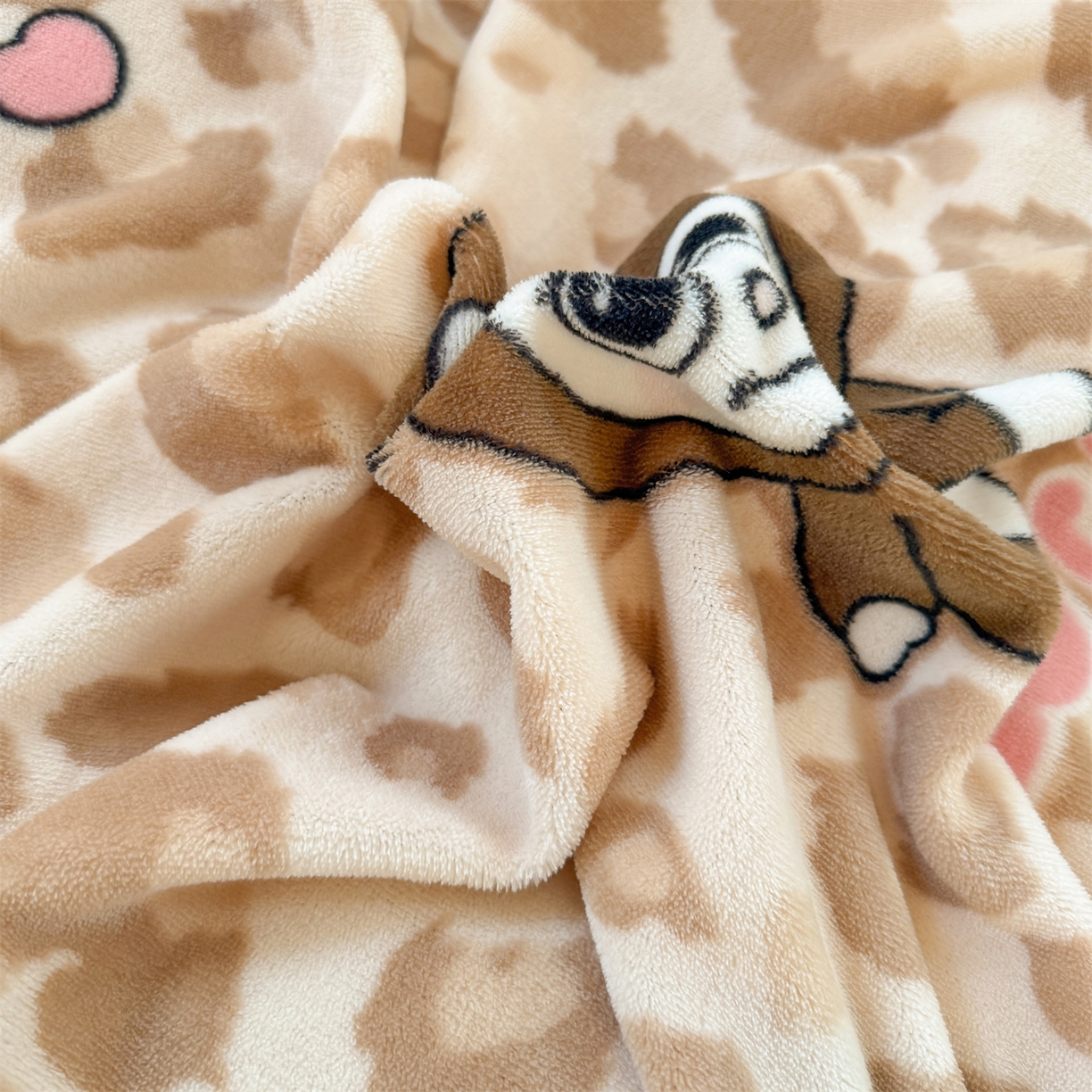 91家纺网 家纺一手货源 找家纺 艾特你 2025新款小清新高克重加厚牛奶绒印花四件套--风格二小窝图 幸运布布