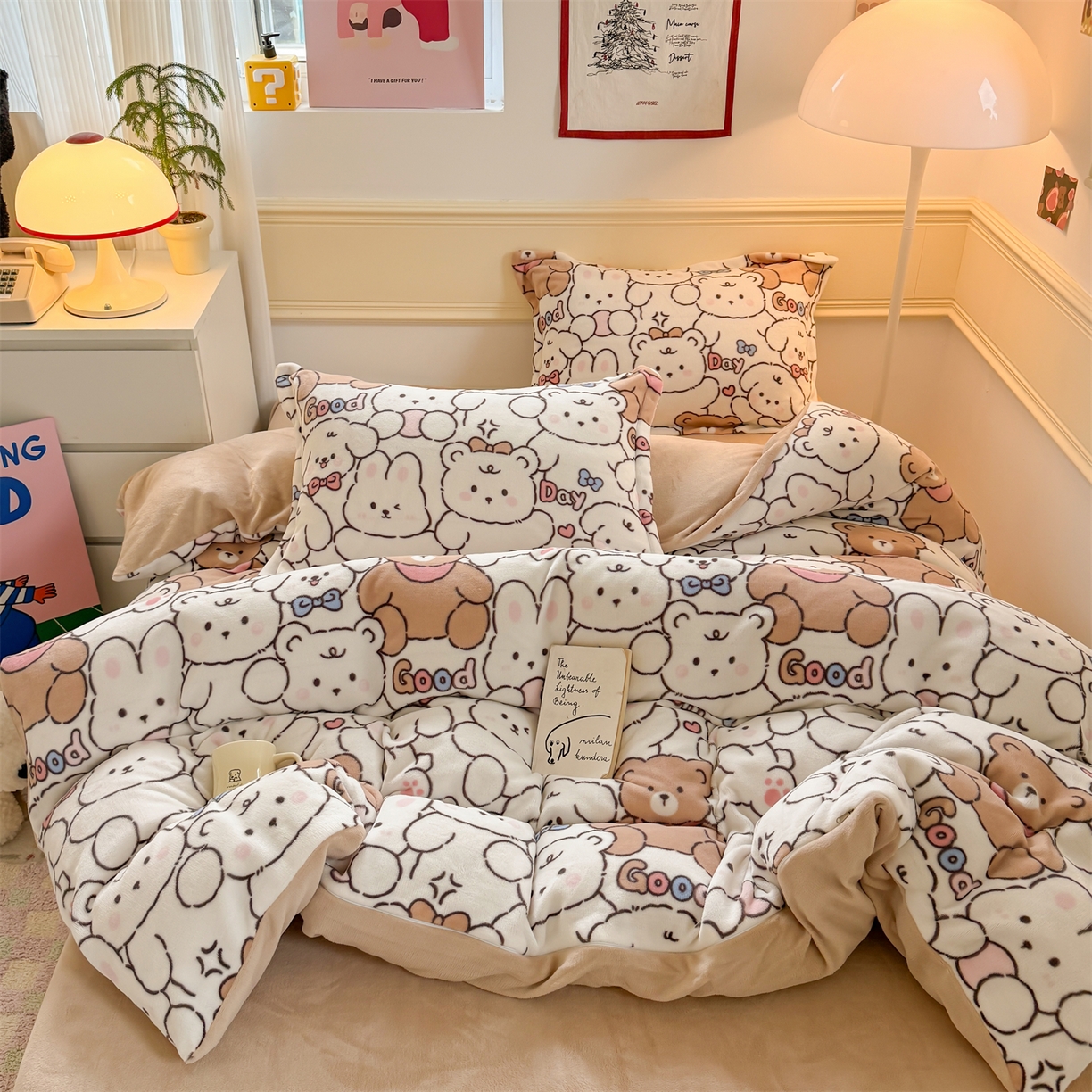 91家纺网 家纺一手货源 找家纺 艾特你 2025新款小清新高克重加厚牛奶绒印花四件套--风格二小窝图 熊多多