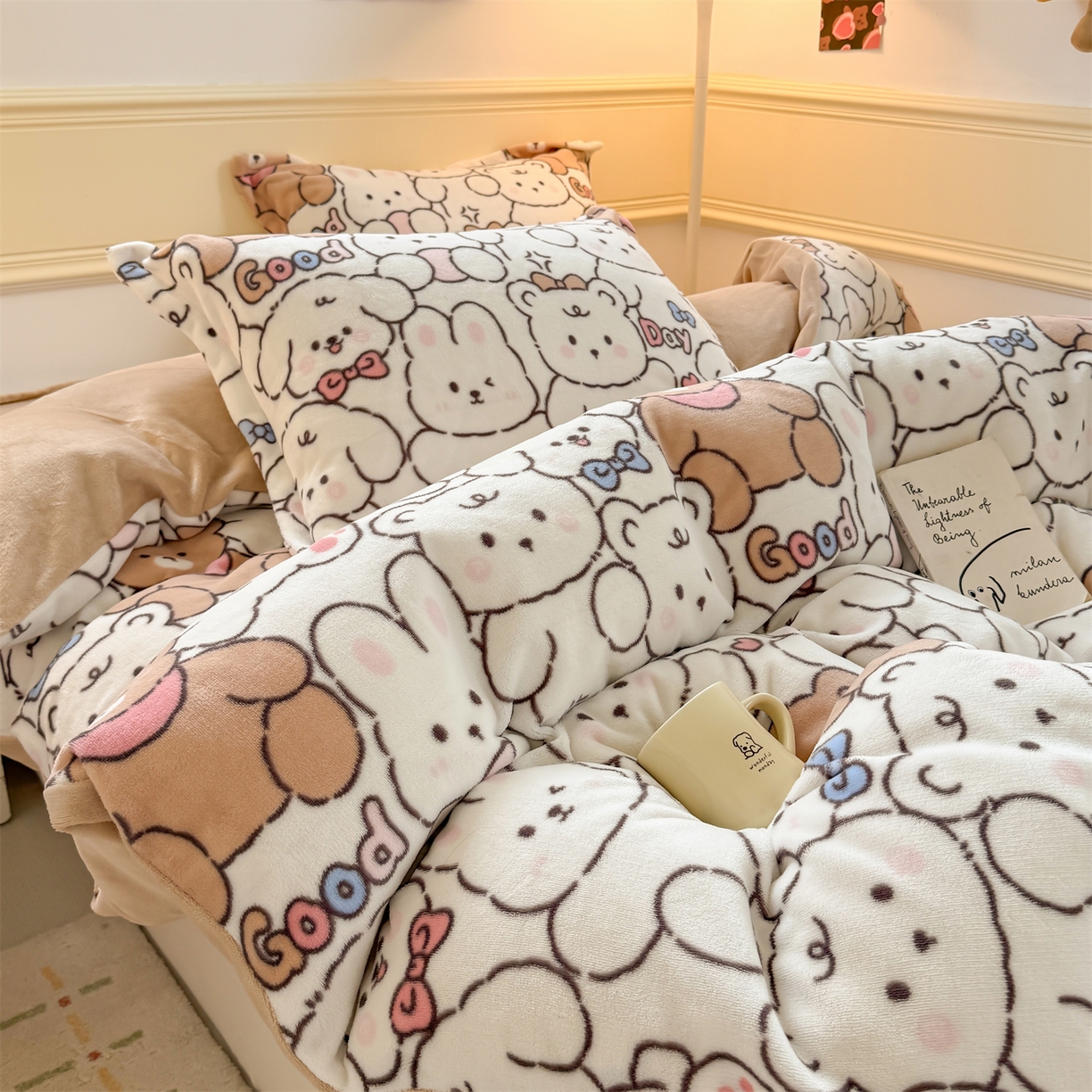 91家纺网 家纺一手货源 找家纺 艾特你 2025新款小清新高克重加厚牛奶绒印花四件套--风格二小窝图 熊多多