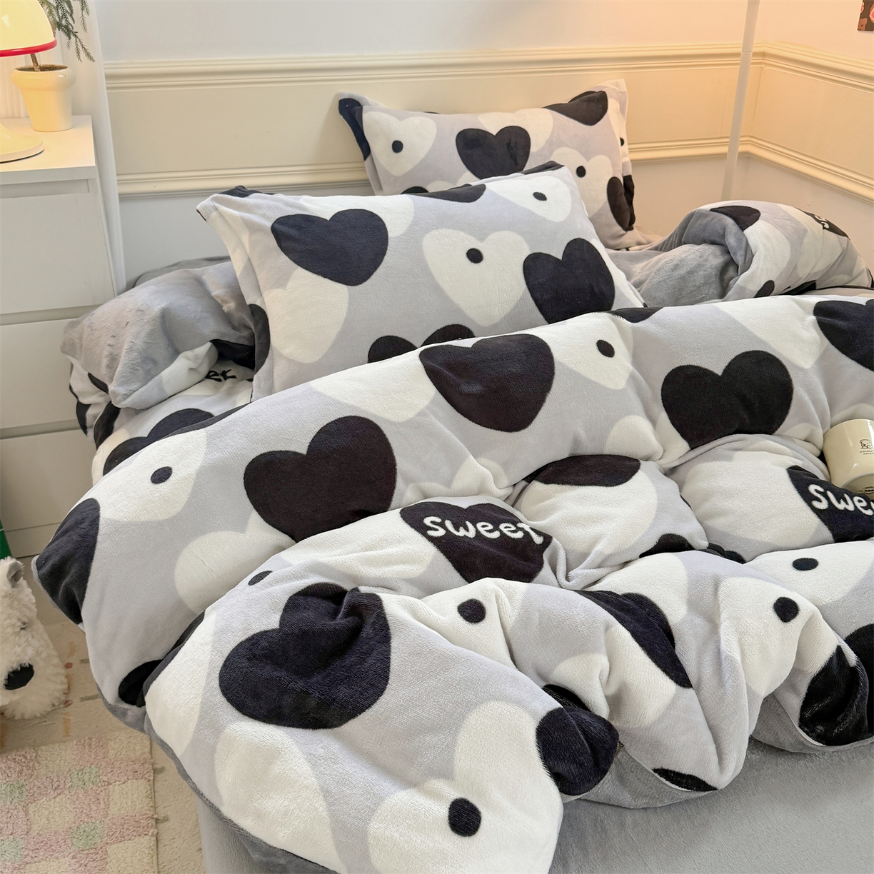 91家纺网 家纺一手货源 找家纺 艾特你 2025新款小清新高克重加厚牛奶绒印花四件套--风格二小窝图 夜空之星