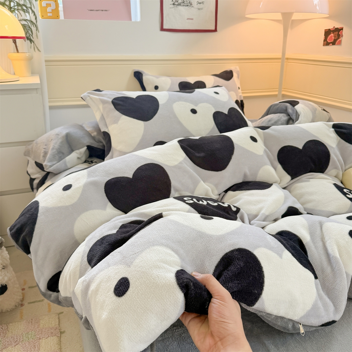 91家纺网 家纺一手货源 找家纺 艾特你 2025新款小清新高克重加厚牛奶绒印花四件套--风格二小窝图 夜空之星