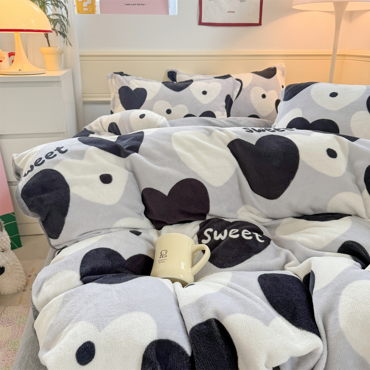 91家纺网 家纺一手货源 找家纺 艾特你 2025新款小清新高克重加厚牛奶绒印花四件套--风格二小窝图 夜空之星