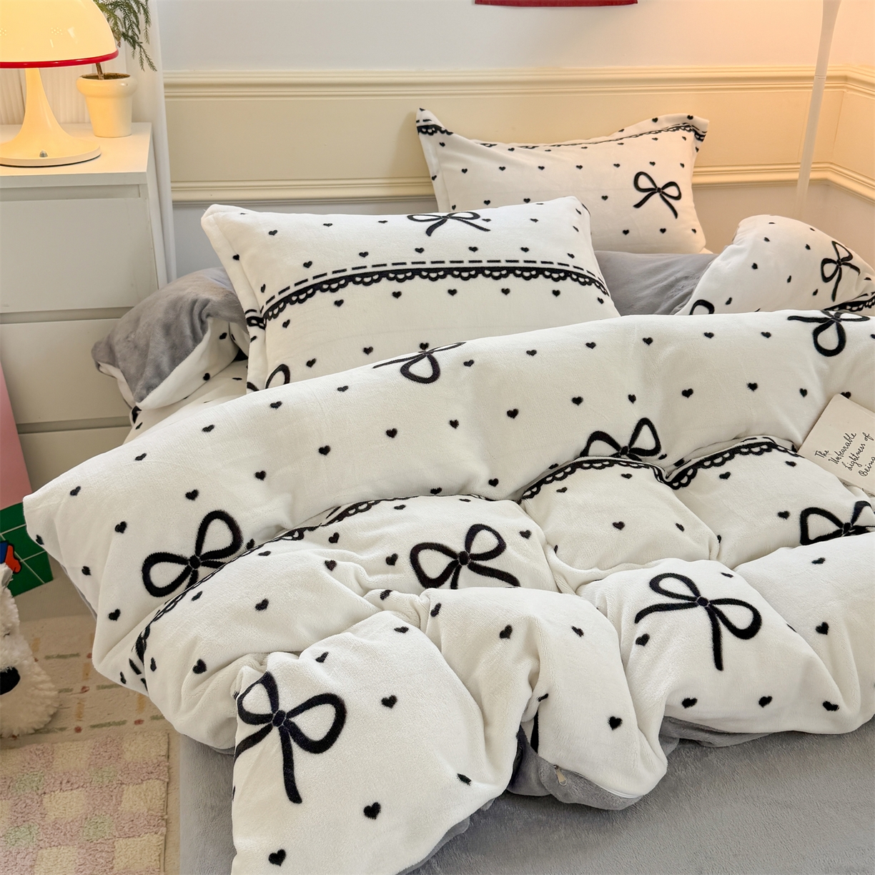 91家纺网 家纺一手货源 找家纺 艾特你 2025新款小清新高克重加厚牛奶绒印花四件套--风格二小窝图 夜曲