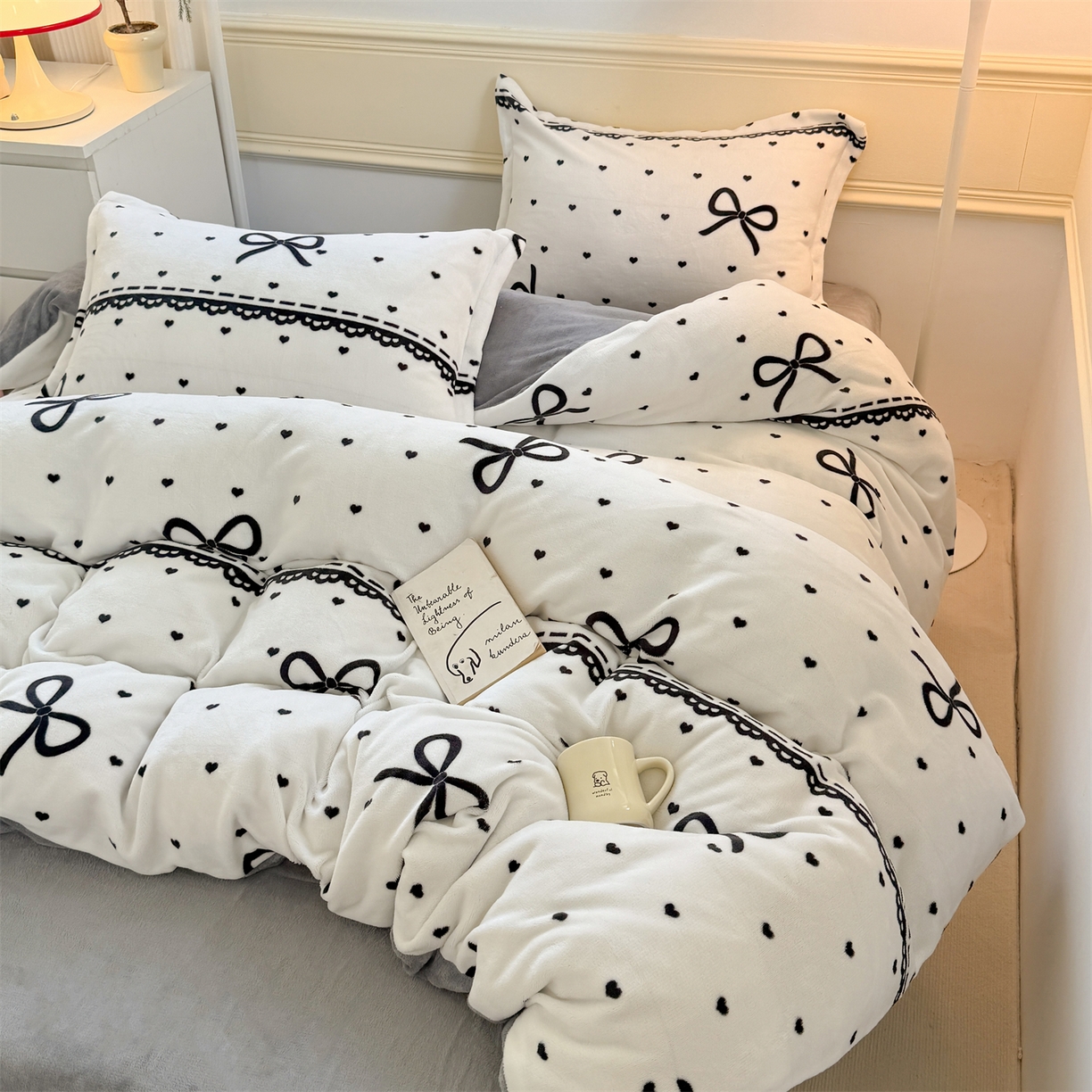 91家纺网 家纺一手货源 找家纺 艾特你 2025新款小清新高克重加厚牛奶绒印花四件套--风格二小窝图 夜曲